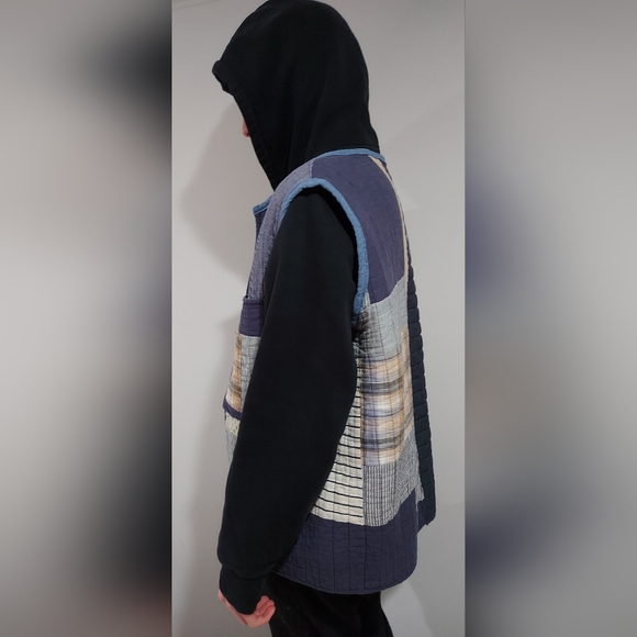 Sleeveless jacket made from an old short point.Unisex - Picture 6 of 10